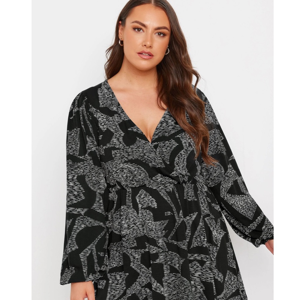 Beautiful condition YOURS Curve Black Abstract Print Wrap Top